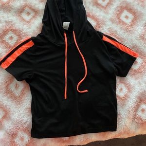 cropped top/hoodie